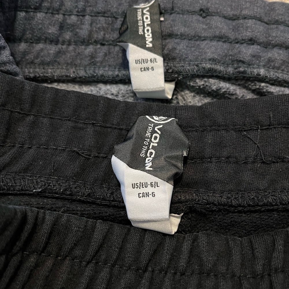 2 pr volcom sweatpants - Picture 7 of 7